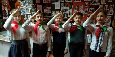 Ценим дружбу, славим труд &mdash; нас пионерами зовут!